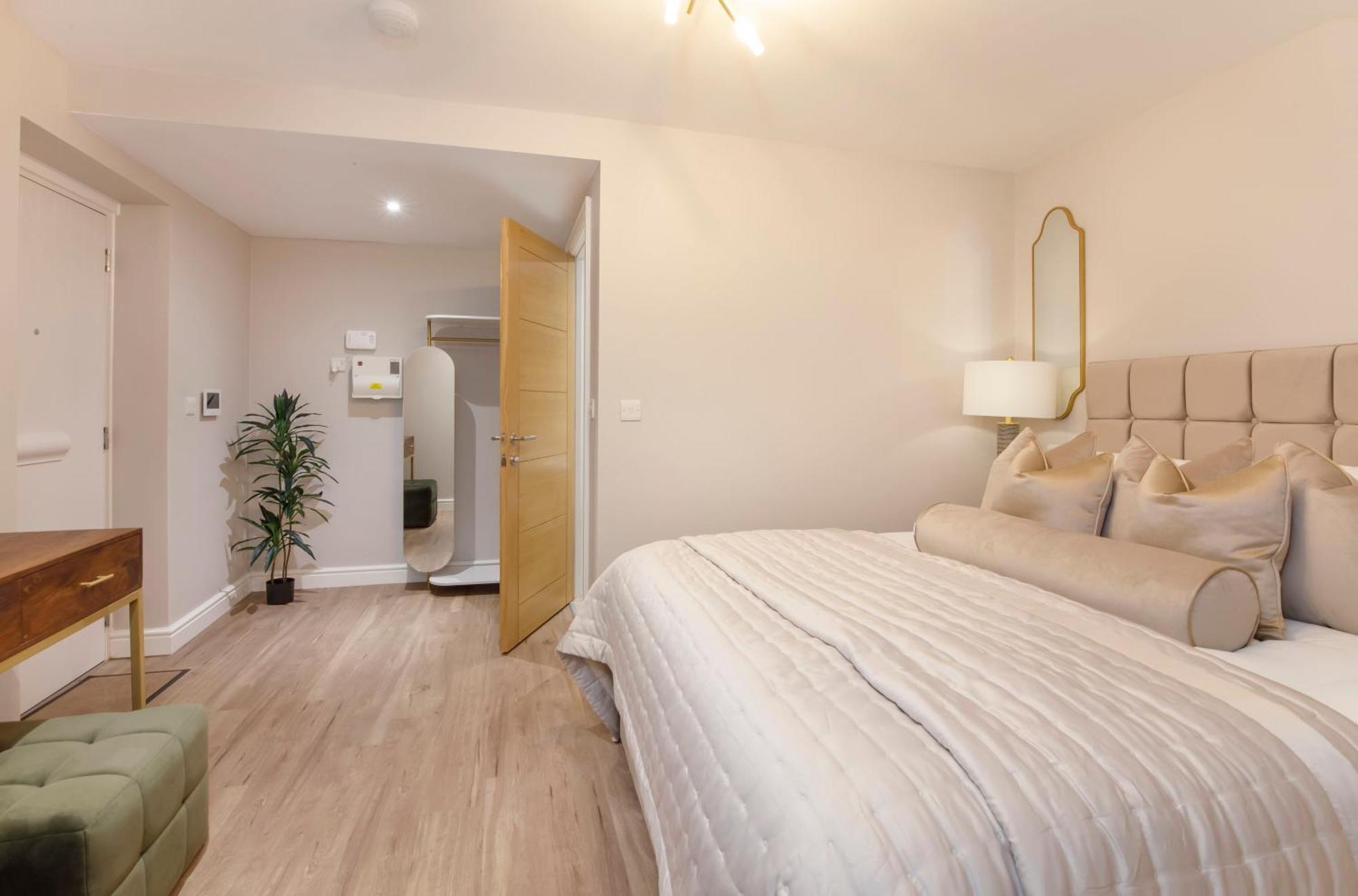 Crescent Court Modern And Luxurious Apartments York Eksteriør bilde